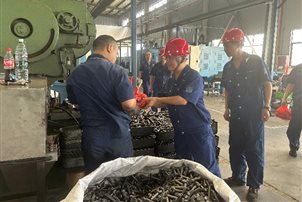 G:照片库3照片月13日送清凉段总.jpg